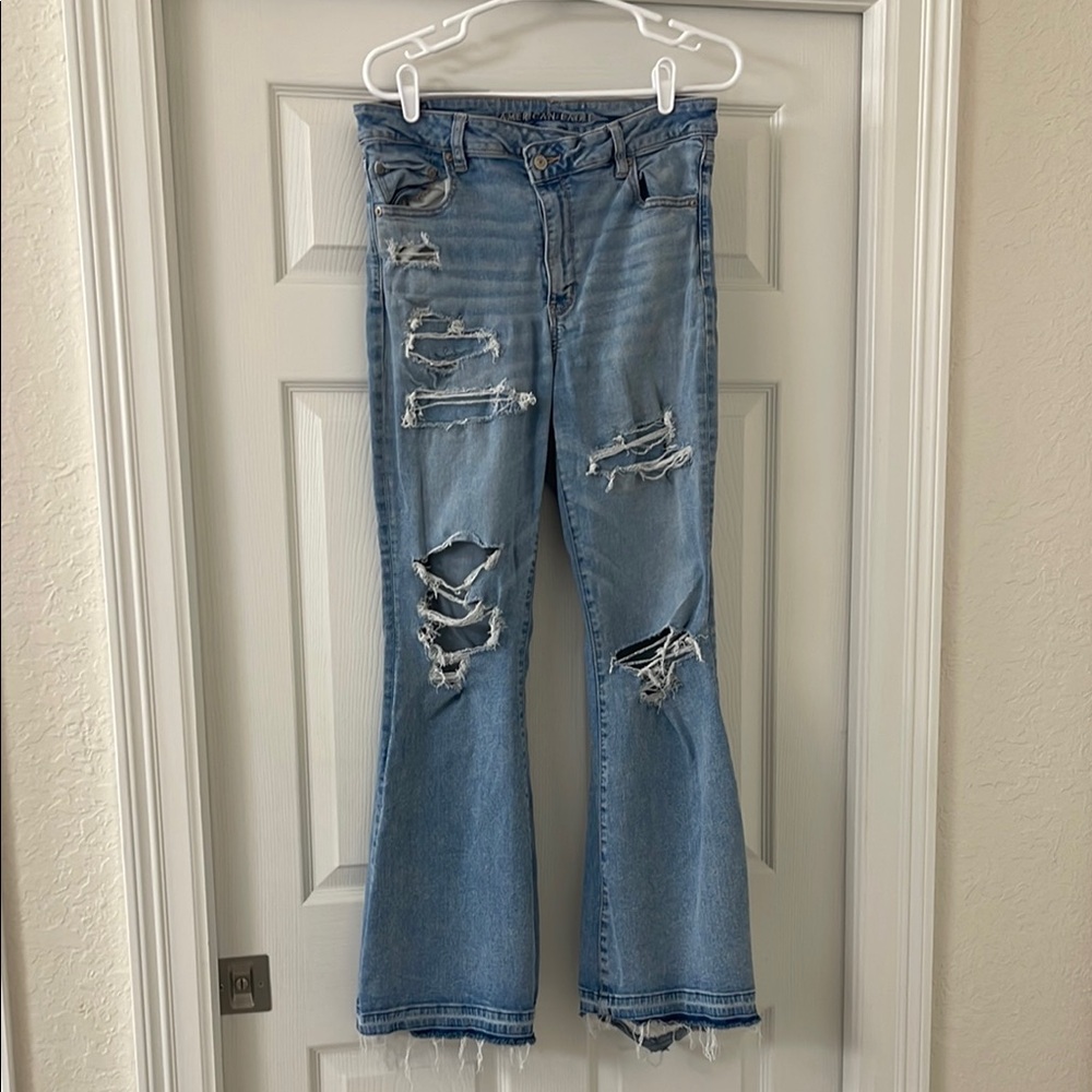 AEO Distressed Light Blue Women's Jeans
